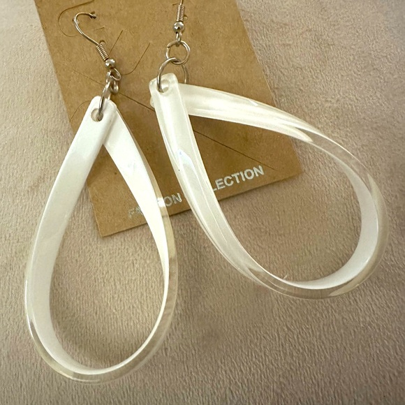 Rain Jewelry Acrylic Door Knocker Drop Disc Statement Earrings White Clear - Picture 2 of 5